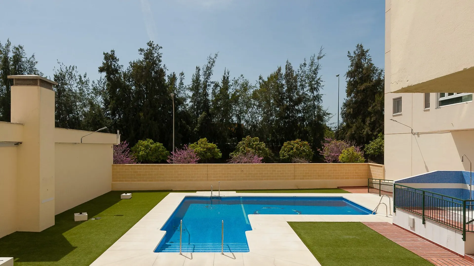 Blumarine Las Arenas De Marbella Canovas Apartament
