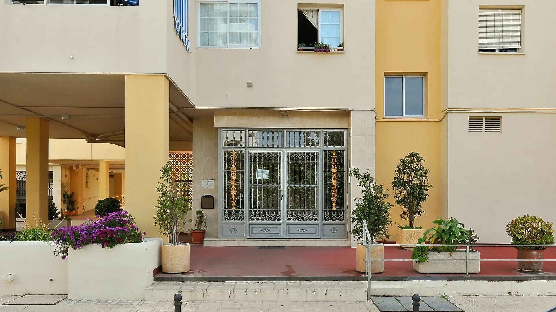 Apartment Blumarine Las Arenas De Marbella Canovas Spain
