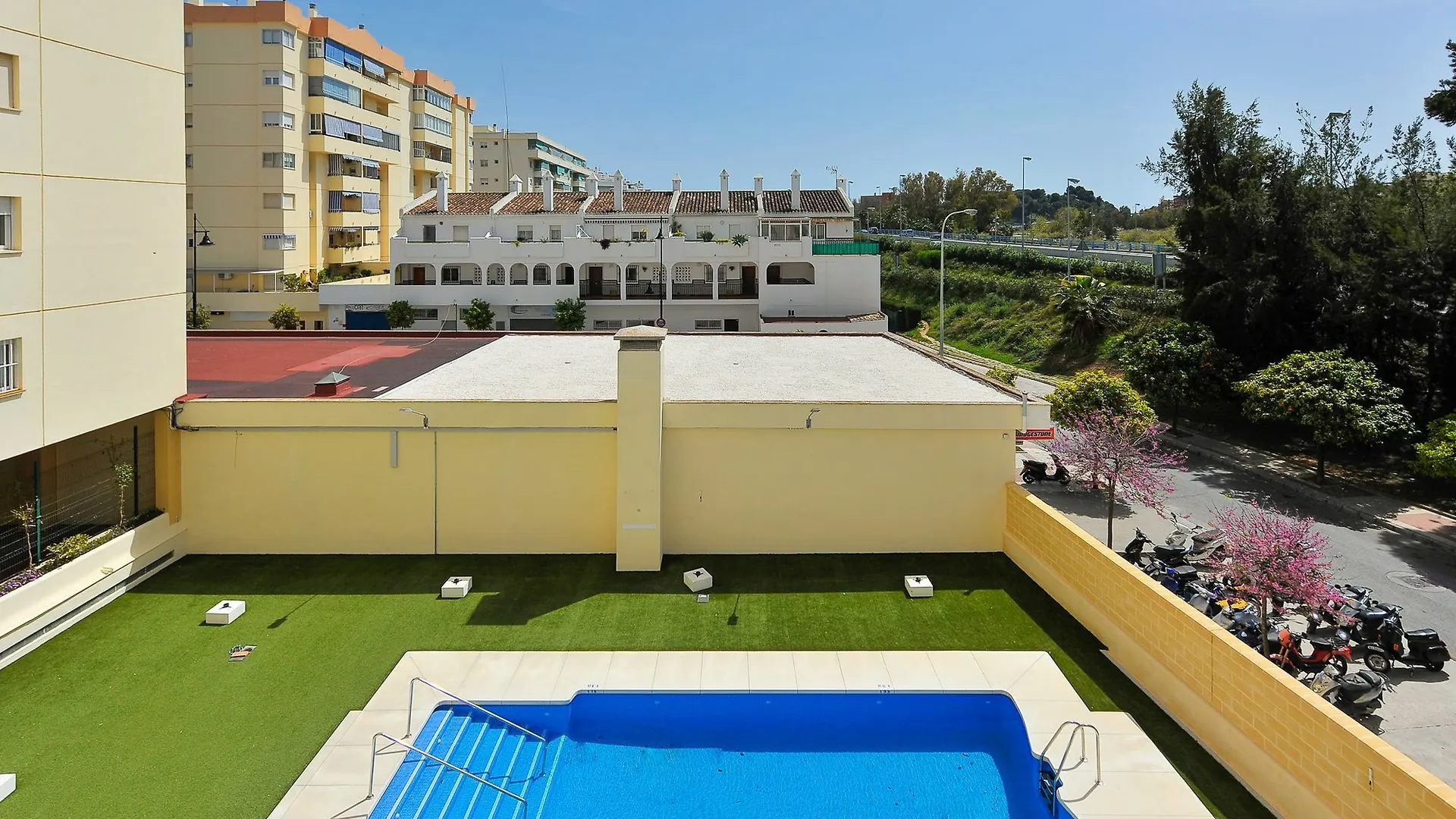 Apartment Blumarine Las Arenas De Marbella Canovas